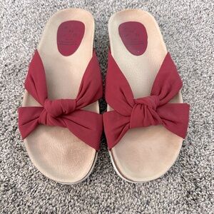 KMB Women’s flat sandals red strap - Can’t find size but see measurements in pix
